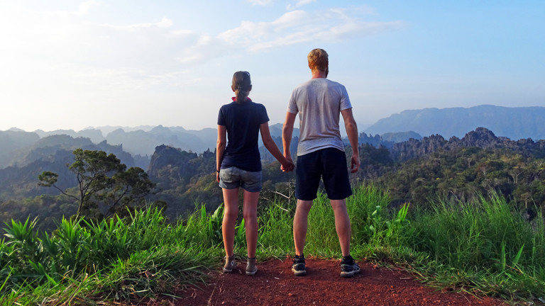 Anne Duchstein & Sebastian Haffner während des 500km Roadtrips Thakek Loop - Laos