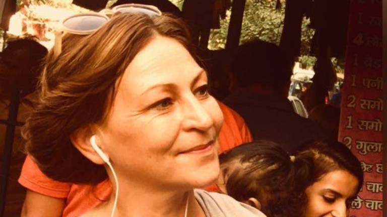 Korrespondentin Silke Diettrich bei der Arbeit in Neu-Delhi