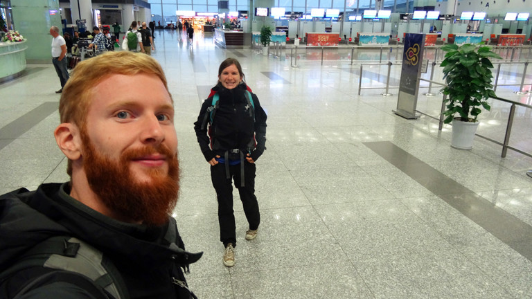 Anne Duchstein & Sebastian Haffner auf dem Weg nach Bali - Flughafen Kuala Lumpur, Malaysia