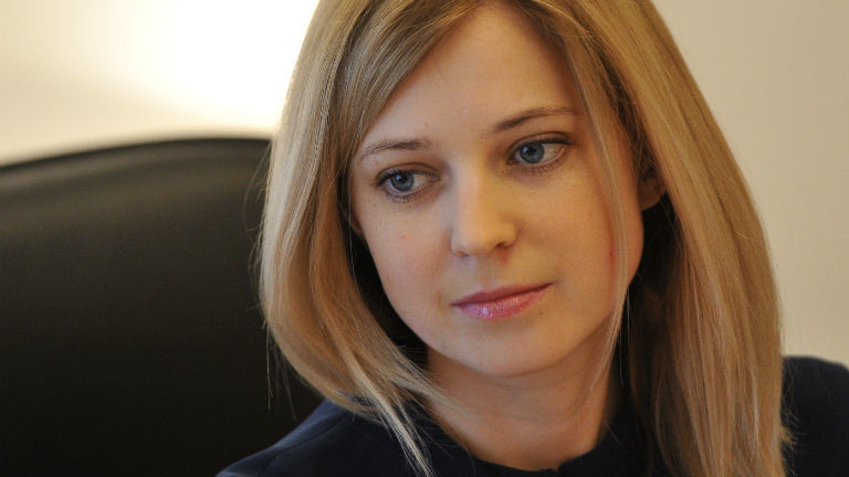Natalia Poklonskaya, russische Oberstaatsanwältin der Krim, eine junge blonde Frau. Bild: dpa
