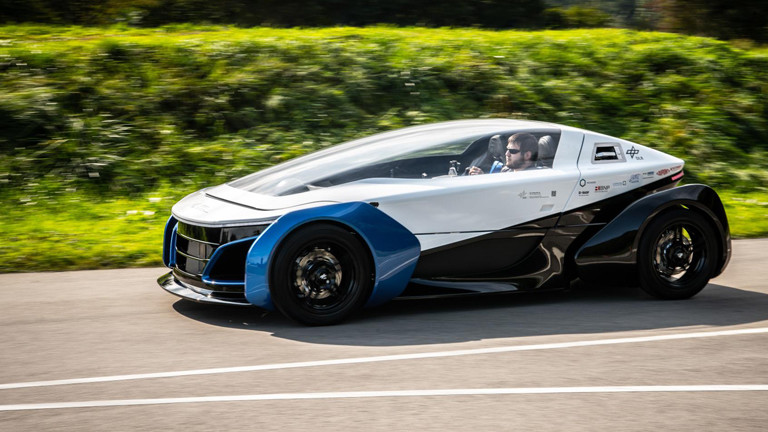 Das "Safe Light Regional Vehicle" ist ein E-Auto mit Hybridantrieb.