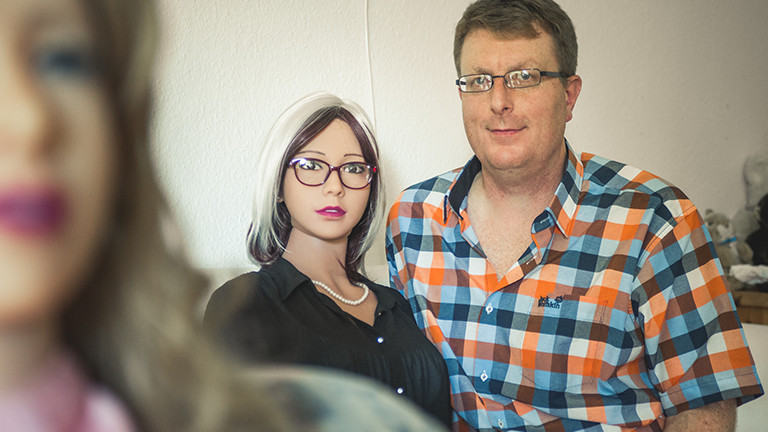 Stephan und seine erste Puppe: Babsi.