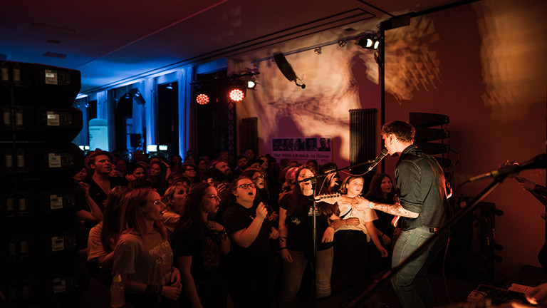 Max Gruber aka Drangsal" Auf der Bühne" in Berlin
