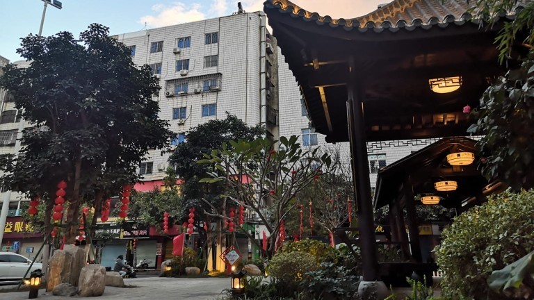 Straßen in Fuqing geschmückt für das neue Mondjahrfest