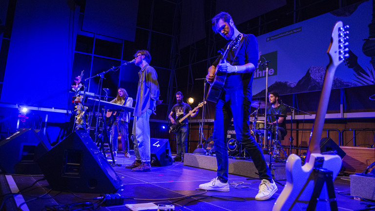 „Auf der Bühne“ am 17.12.2017 mit Brothers Of Santa Claus, Superfood und Nosoyo