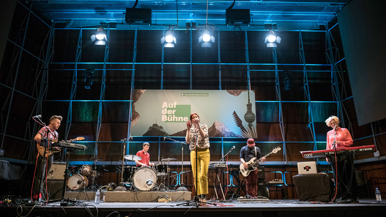 „Auf der Bühne“ am 18.03.2018 mit Kat Frankie und Lilly Among Clouds