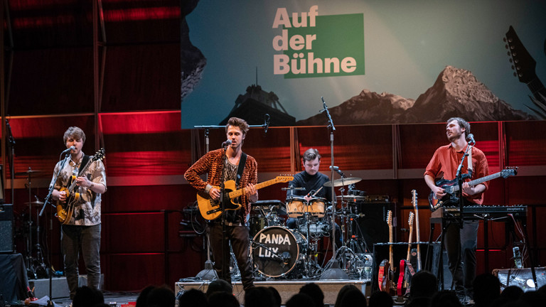 „Auf der Bühne“ am 20.05.2018 mit Panda Lux, 5K HD und Naaz