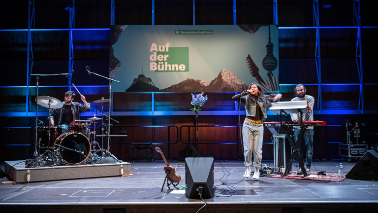 „Auf der Bühne“ am 20.05.2018 mit Panda Lux, 5K HD und Naaz