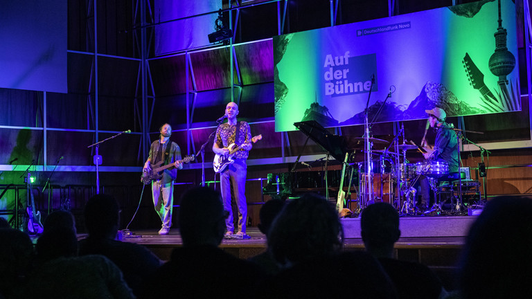 „Auf der Bühne“ am 08.12.2018 mit Planetarium und Haller
