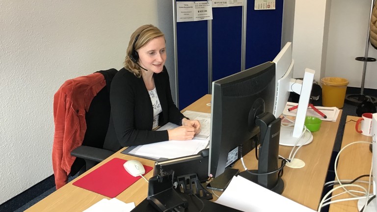 Jessica Thiemann im Callcenter