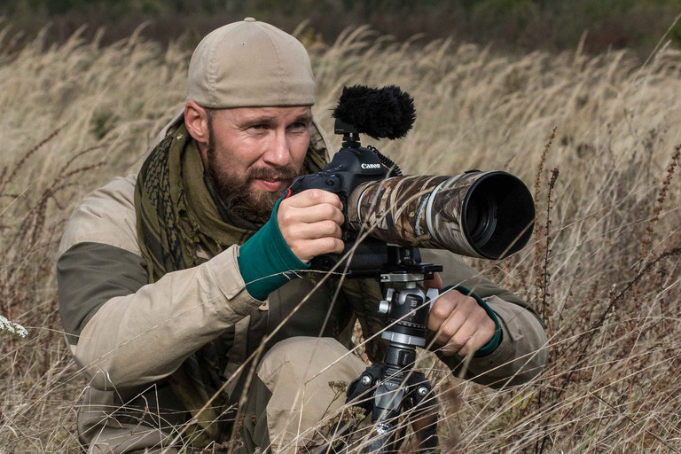 Robert Marc Lehmann bei seiner Arbeit als Naturfotograf.