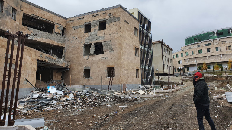 Zerstörte Geburtsklinik in Stepanakert, Bergkarabach