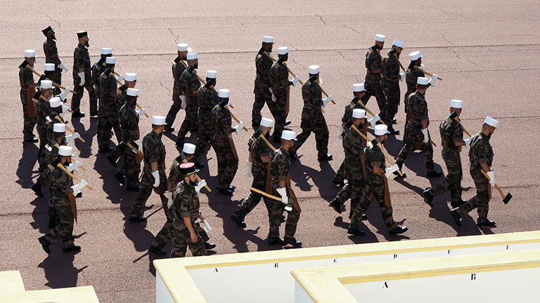 Französische Fremdenlegionäre üben in ihrem Hauptquartier im französischen Aubagne für die Militärparade zum französischen Nationalfeiertag