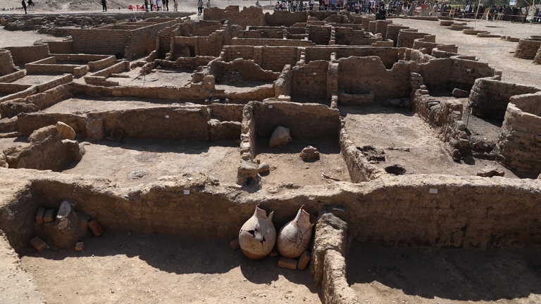 Ruinen der entdeckten Goldenen Stadt in der Nähe von Luxor/Ägypten, 10.4.2021