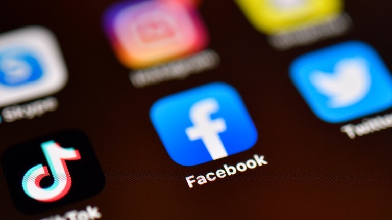 Twitter und Facebook auf Irrwegen