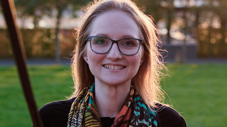 Lena lächelt