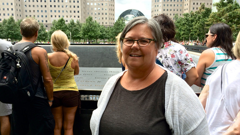 Jeanmarie vor dem 9/11-Memorial
