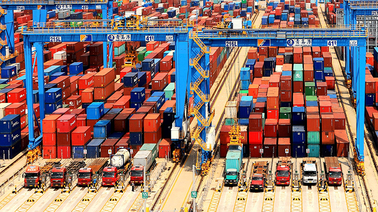 Container Dock in Qingdao, Ost-China, Shandong Provinz, 2018
