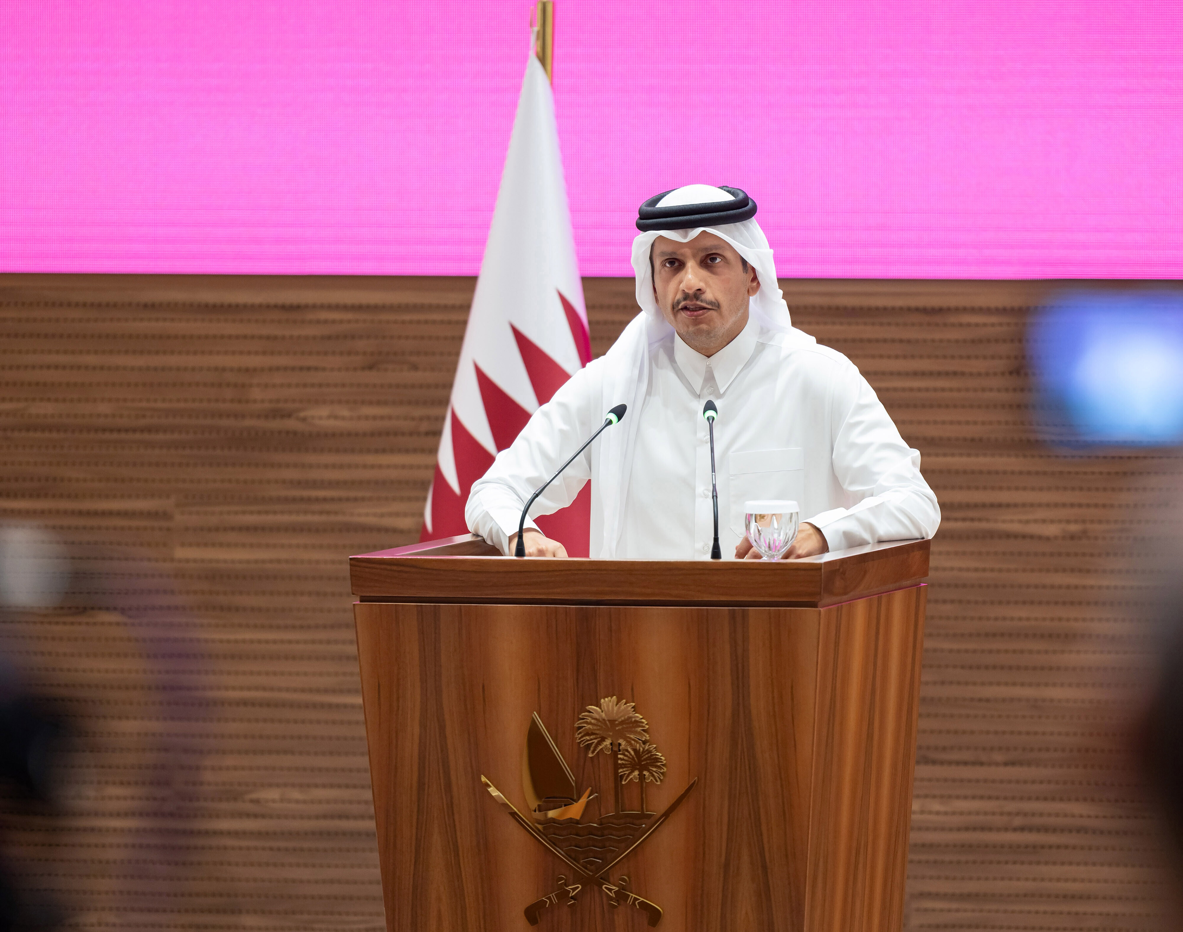 Foto von Katars Premierminister und Außenminister Mohammed bin Abdulrahman al-Thani, der am Mittwoch, den 10. September 2025, bei eine Pressekonferenz nach den israelischen Angriffen in Doha spricht.