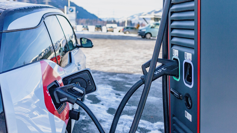Ladestation für Elektroautos im österreichischen Pinzgau