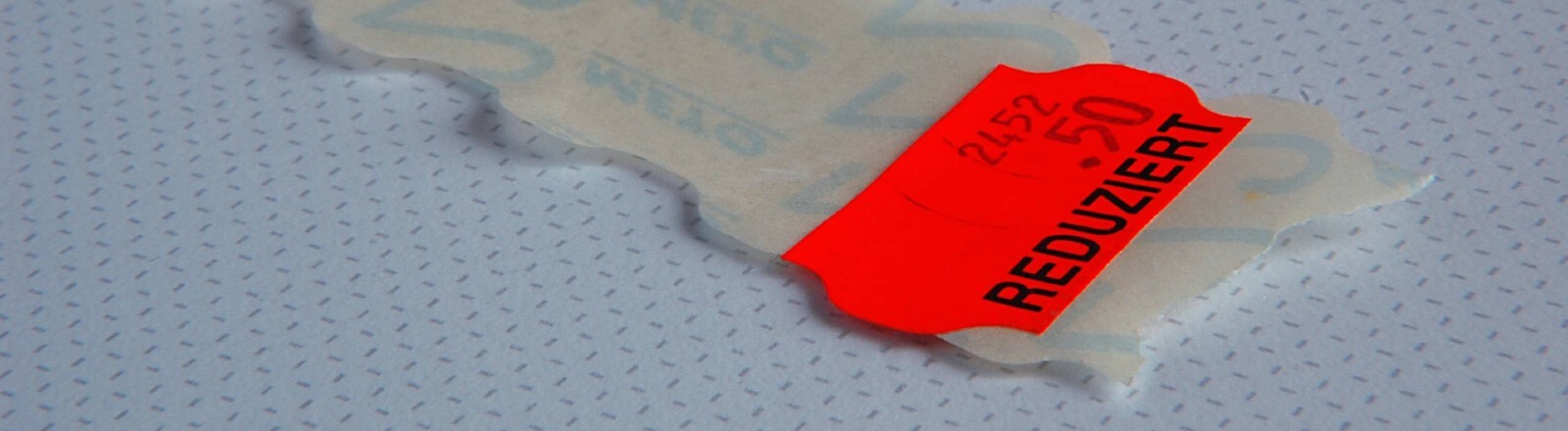 Oranger Preisschild-Aufkleber, auf dem steht: 50 Cent, Sonderangebot.