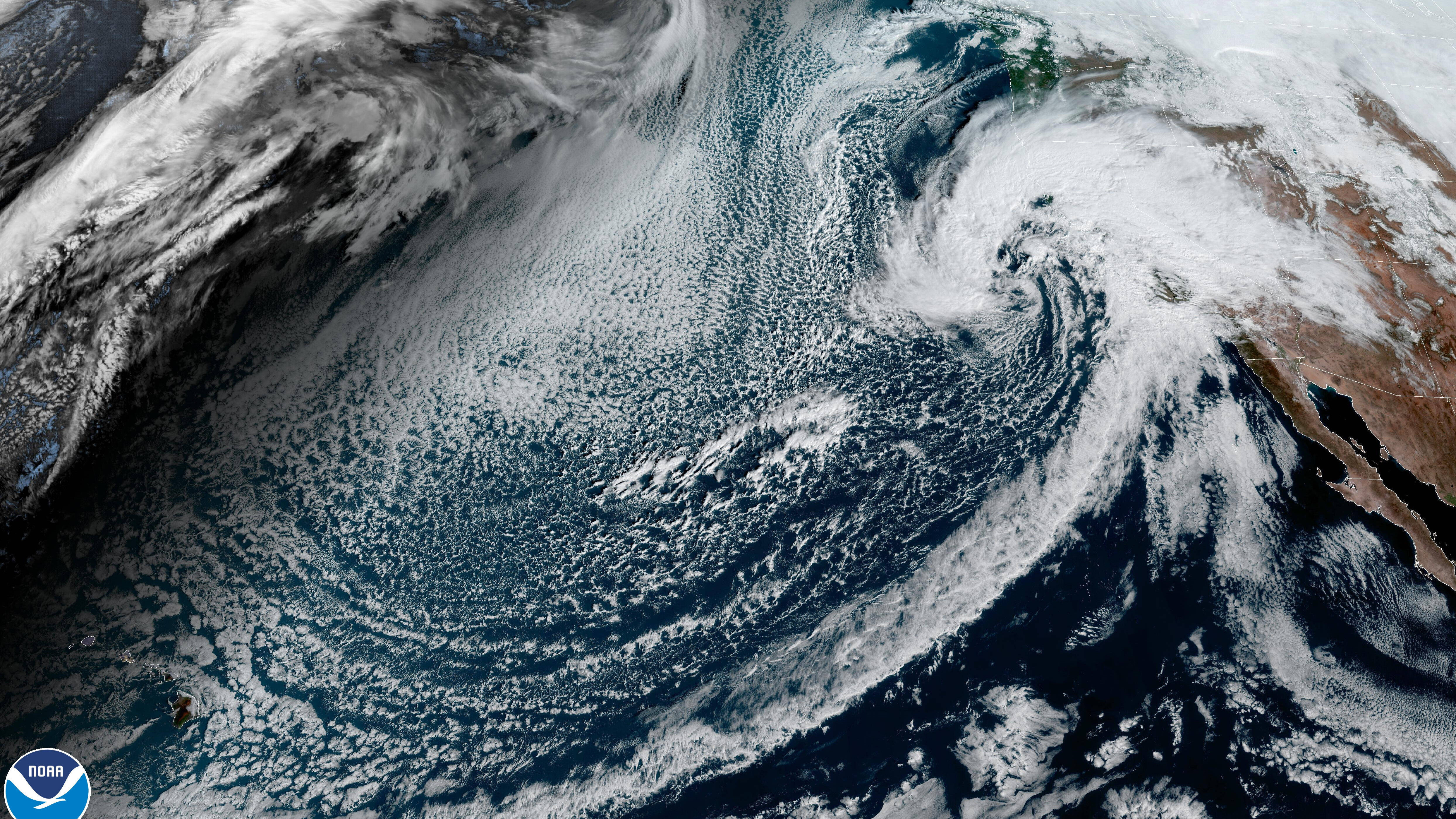 Satellitenbild von einem Hurrikan über Kalifornien.