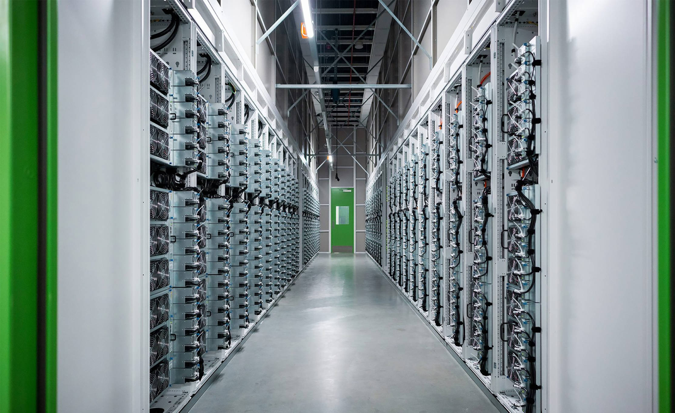 Server racks in einem Data-Center von Microsoft in Wisconsin, USA