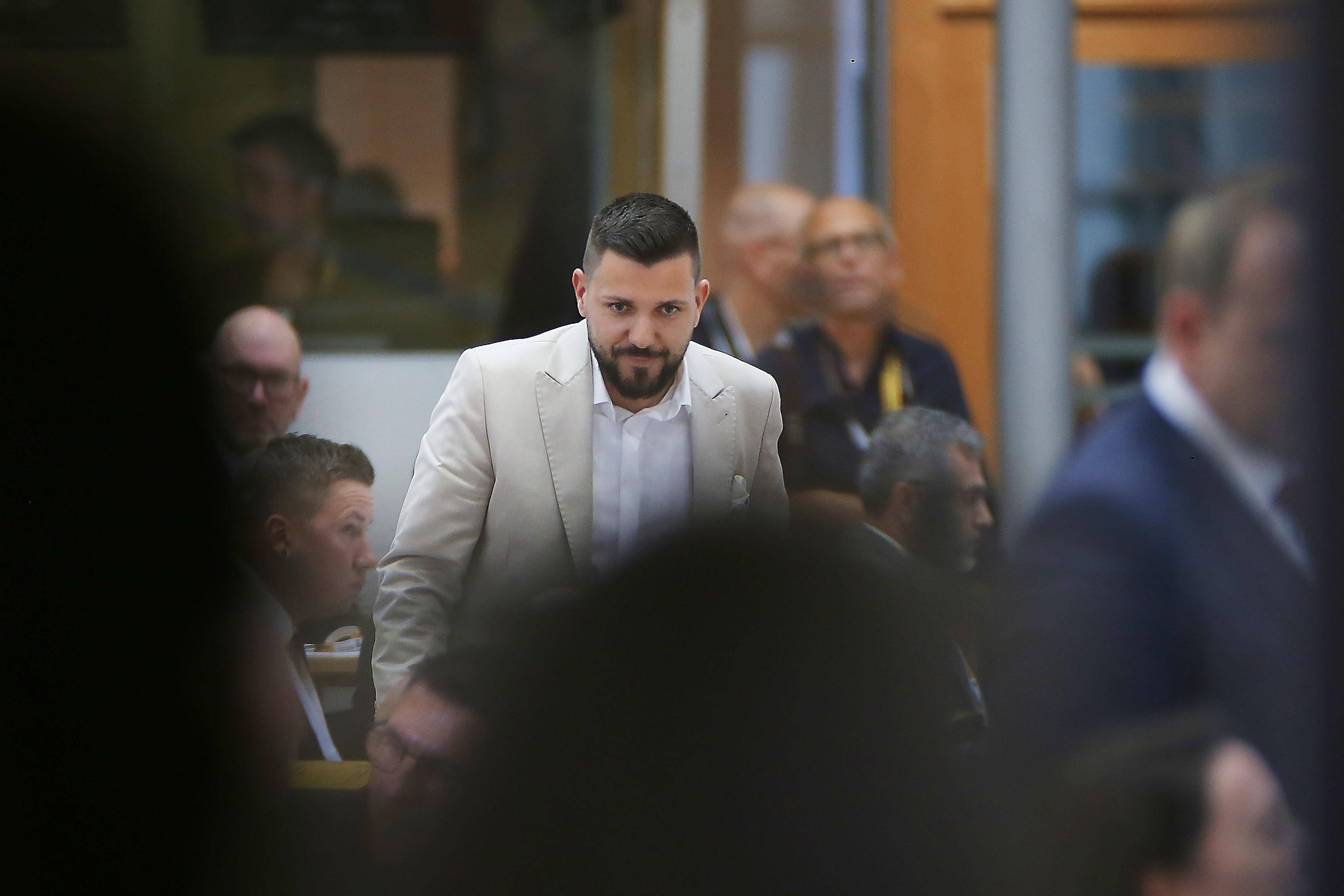 Konstituierende Sitzung des Landtags: Tobias Rausch, AfD, rechts, nach seiner Wahl zum Landtagspräsidenten.