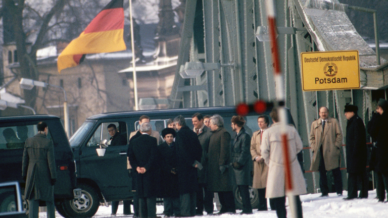Agentenaustausch 1986 auf der Glienicker Brücke zwischen West-Berlin und Potsdam (DDR).