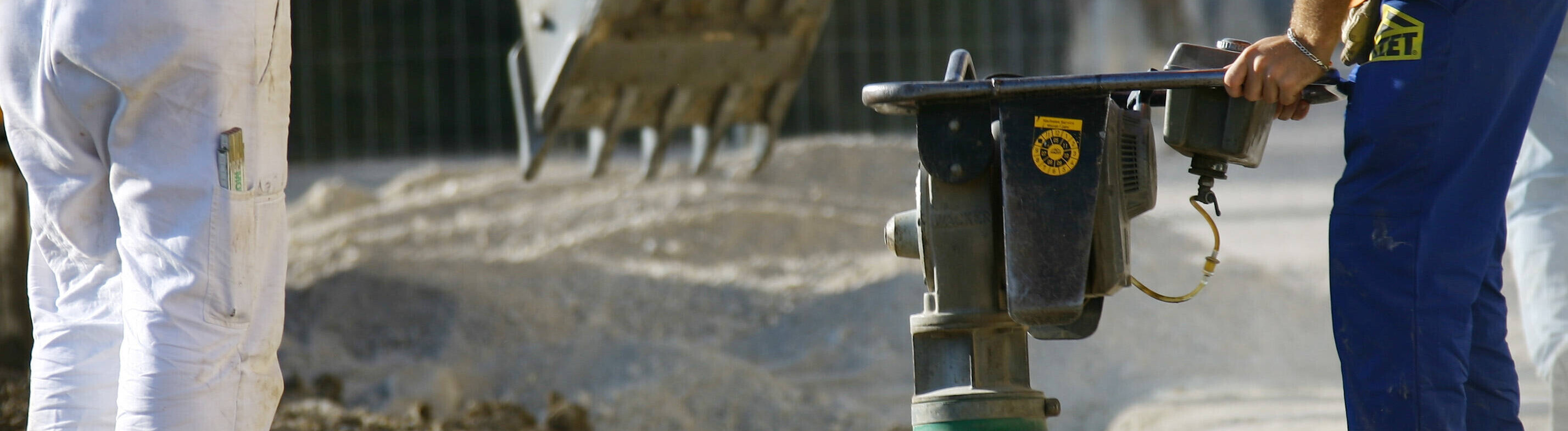 Arbeiter mit einem Presslufthammer