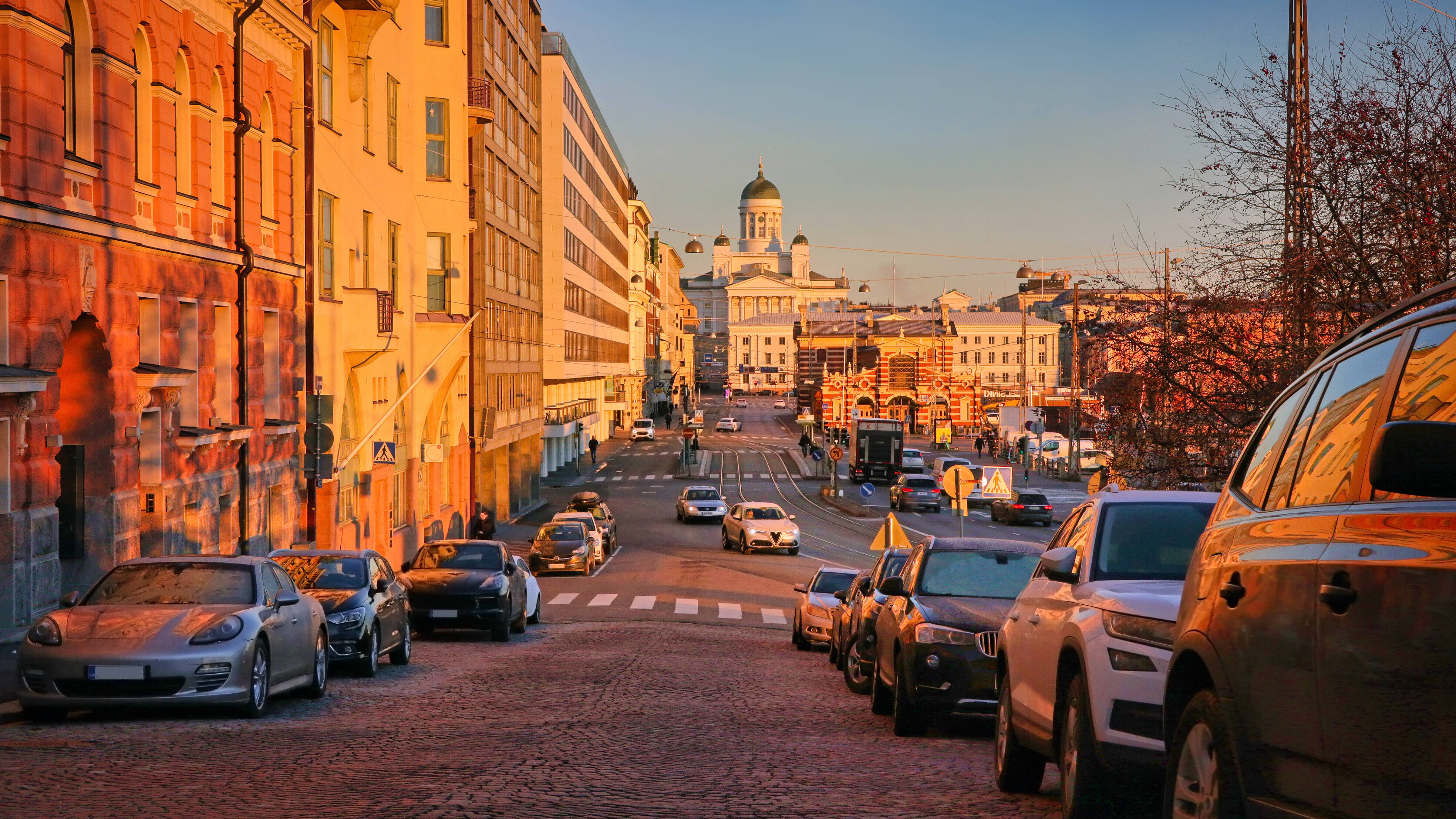 Eine Straße in der finnischen Hauptstadt Helsinki