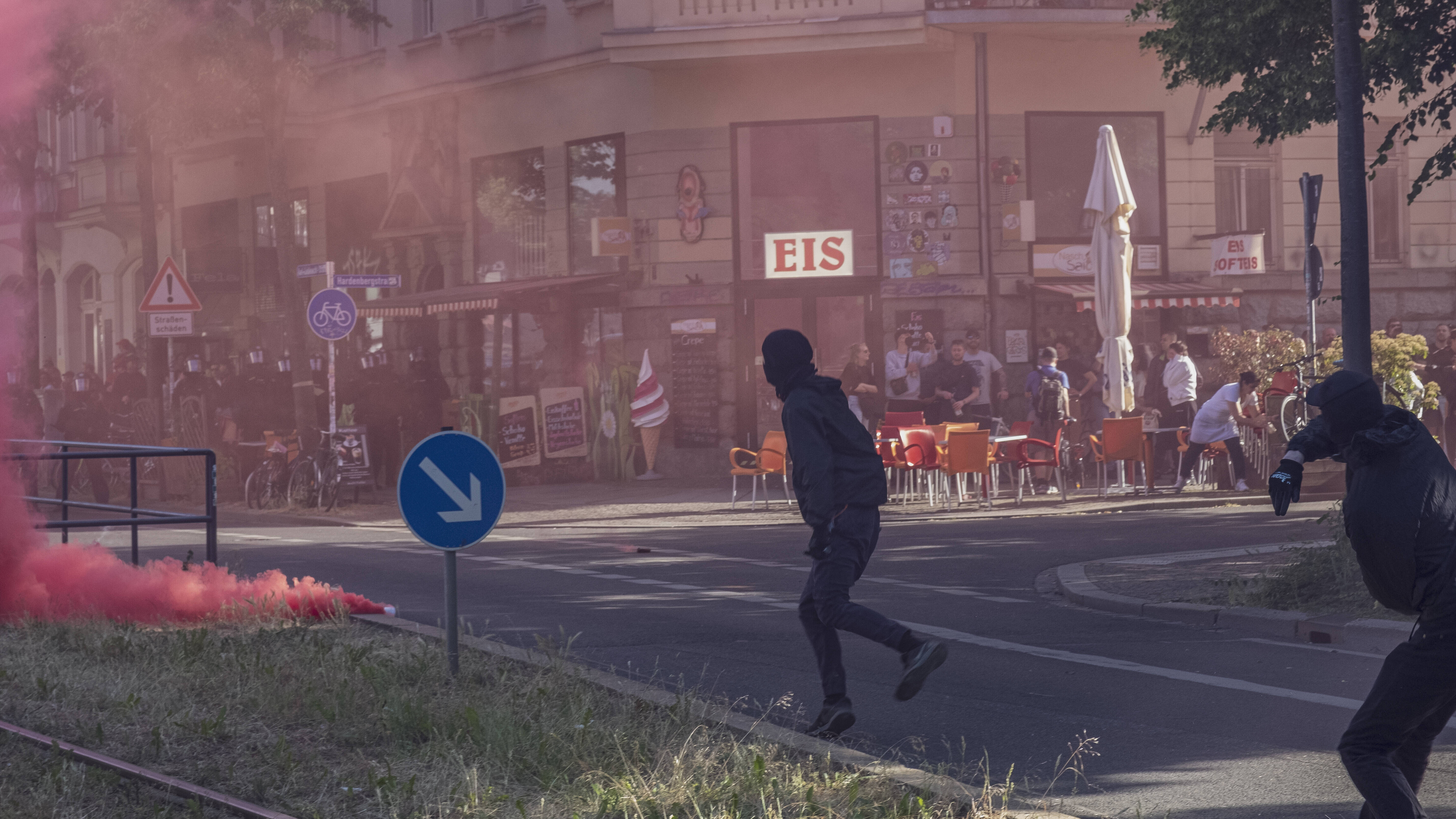 Krawalle und Vermummte bei einer Demo