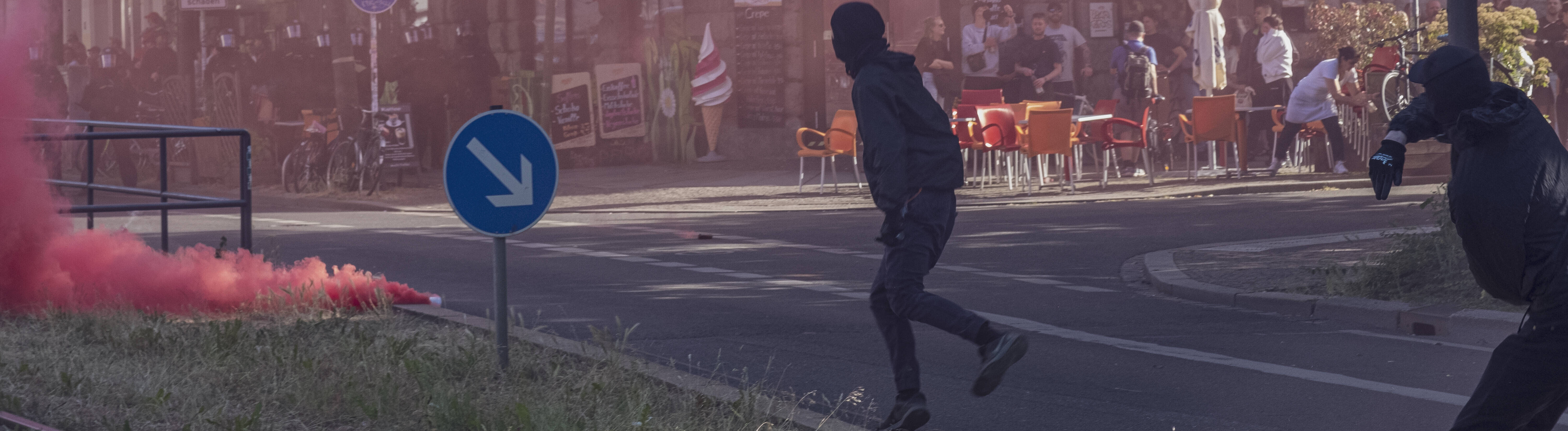 Krawalle und Vermummte bei einer Demo