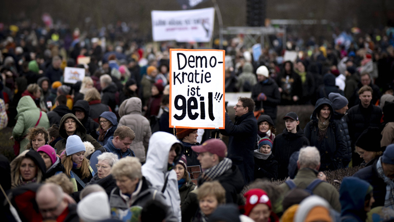 Demo Gegen Rechts - Hand in Hand in Berlin am 03.02.2024