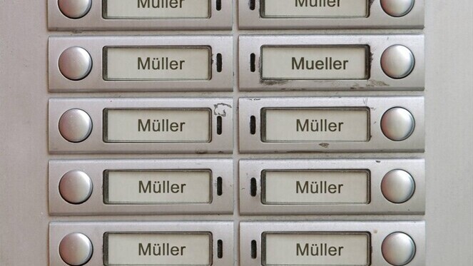 Klingelschilder mit dem Namen Müller