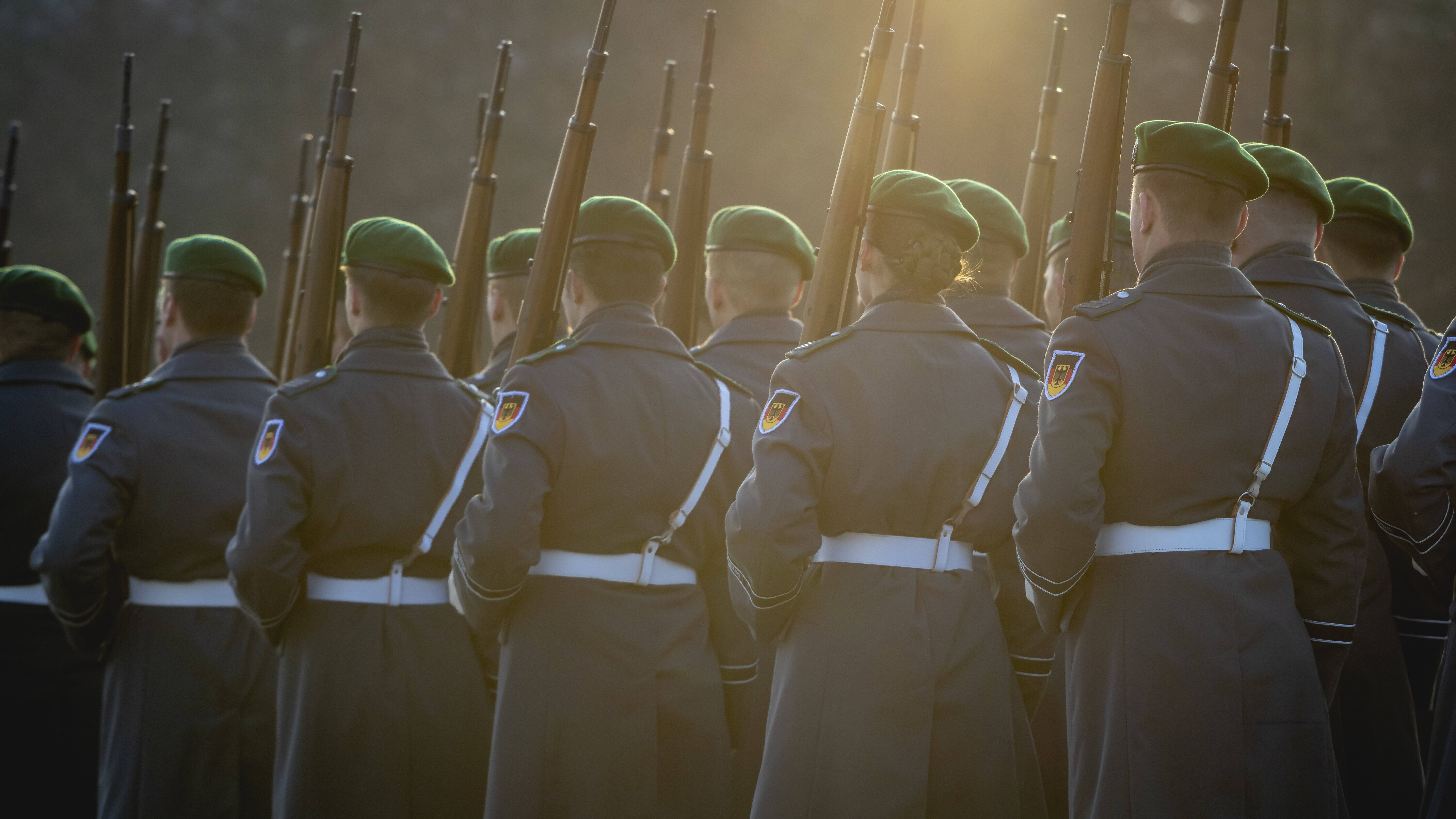 Soldatinnen und Soldaten des Wachbataillons der Bundeswehr treten an zu einem Empfang im Bendlerblock in Berlin, 10.02.2025