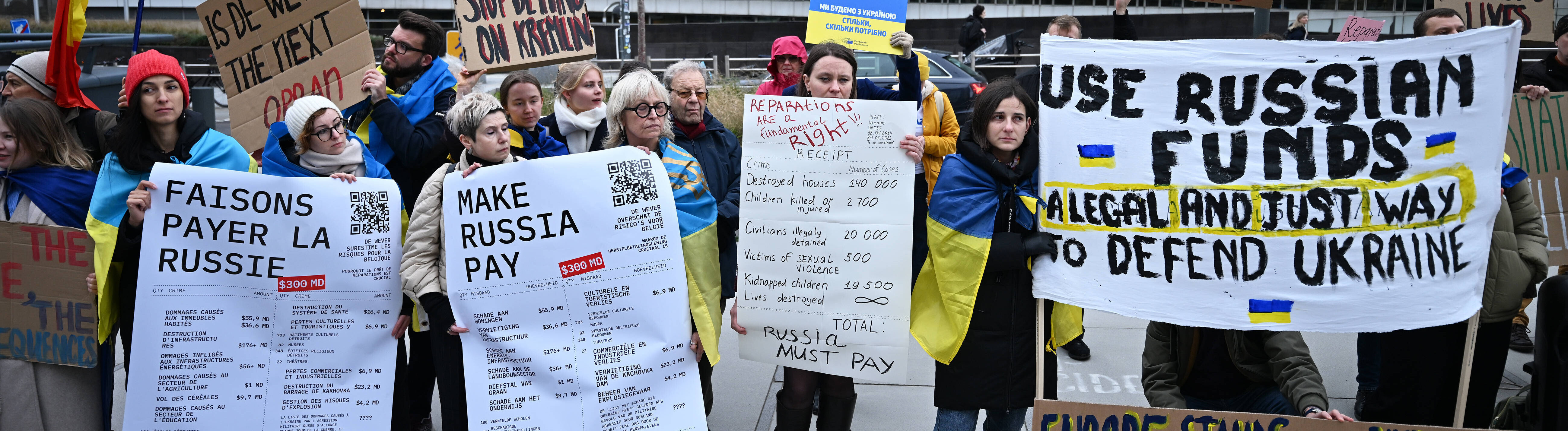 Proteste gegen das Einfrieren von russischen Milliardenvermögen in der belgischen Hauptstadt Brüssel