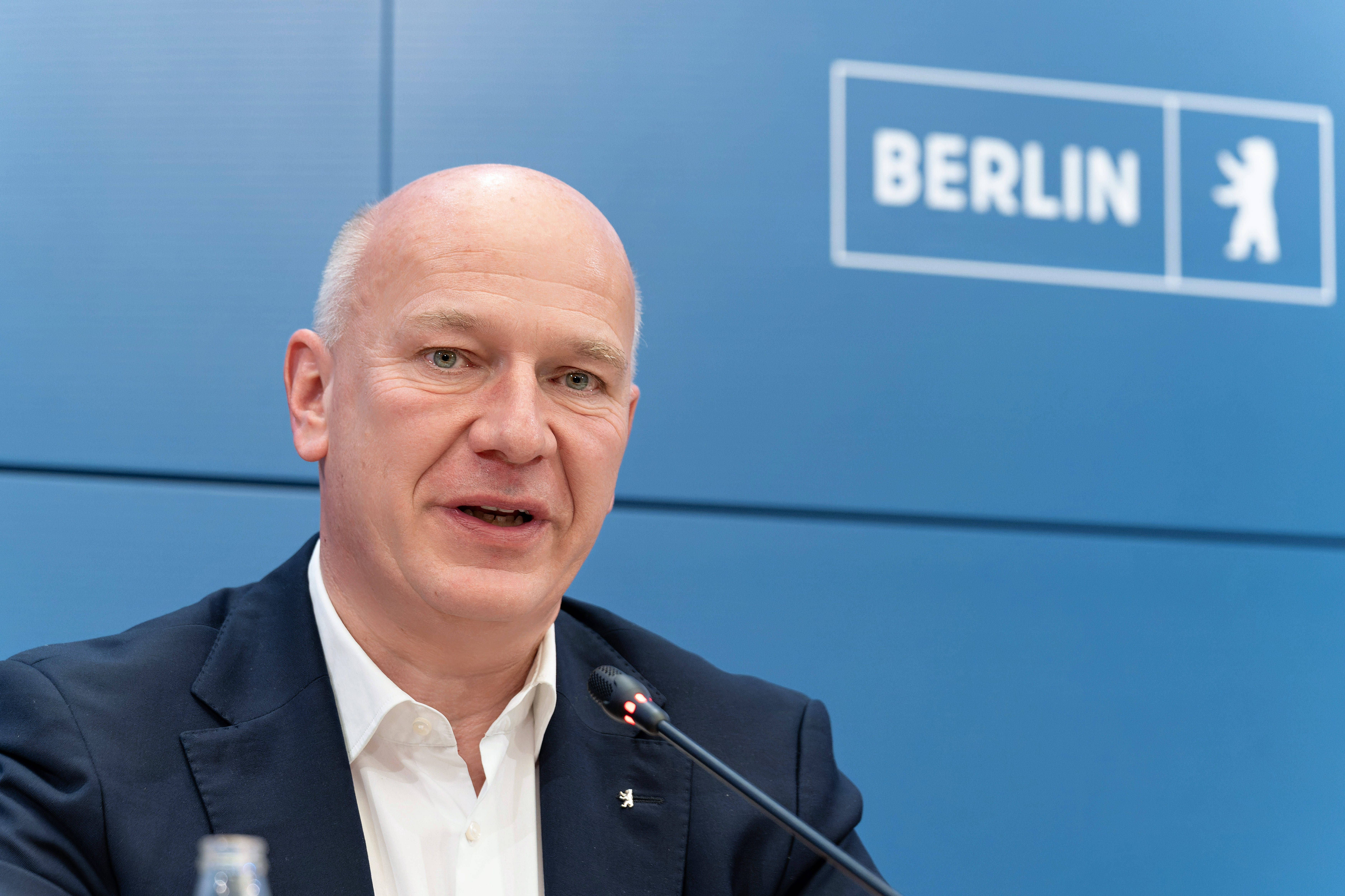 07.01.2026, Berlin, Berlins Bürgermeister Kai Wegner beim Pressebriefing zum Anschlag auf das Berliner Stromnetz im Roten Rathaus