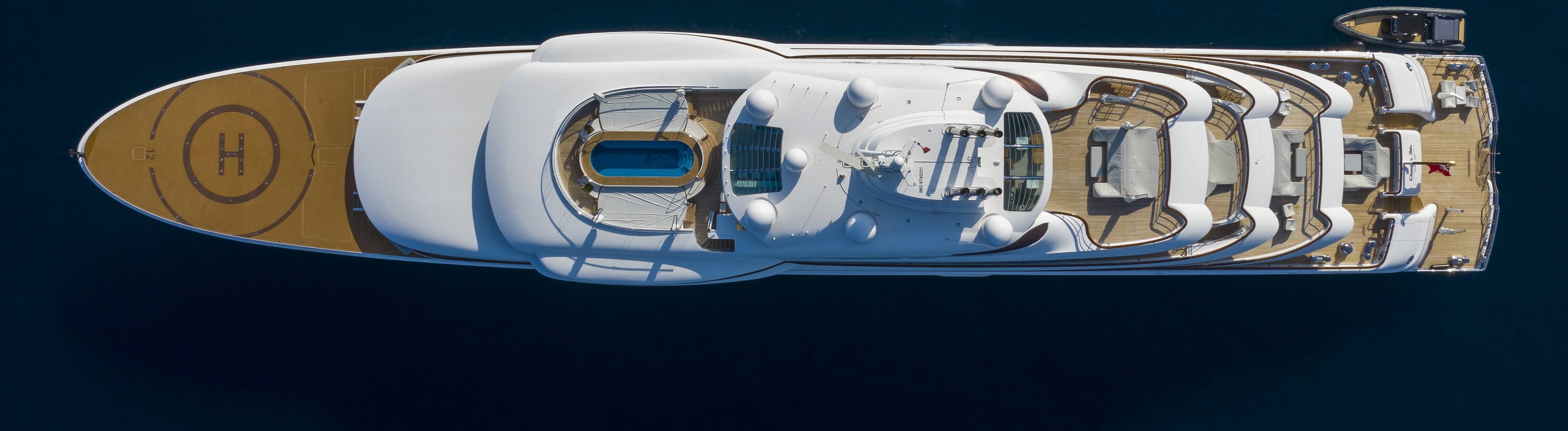 Eine Yacht von oben