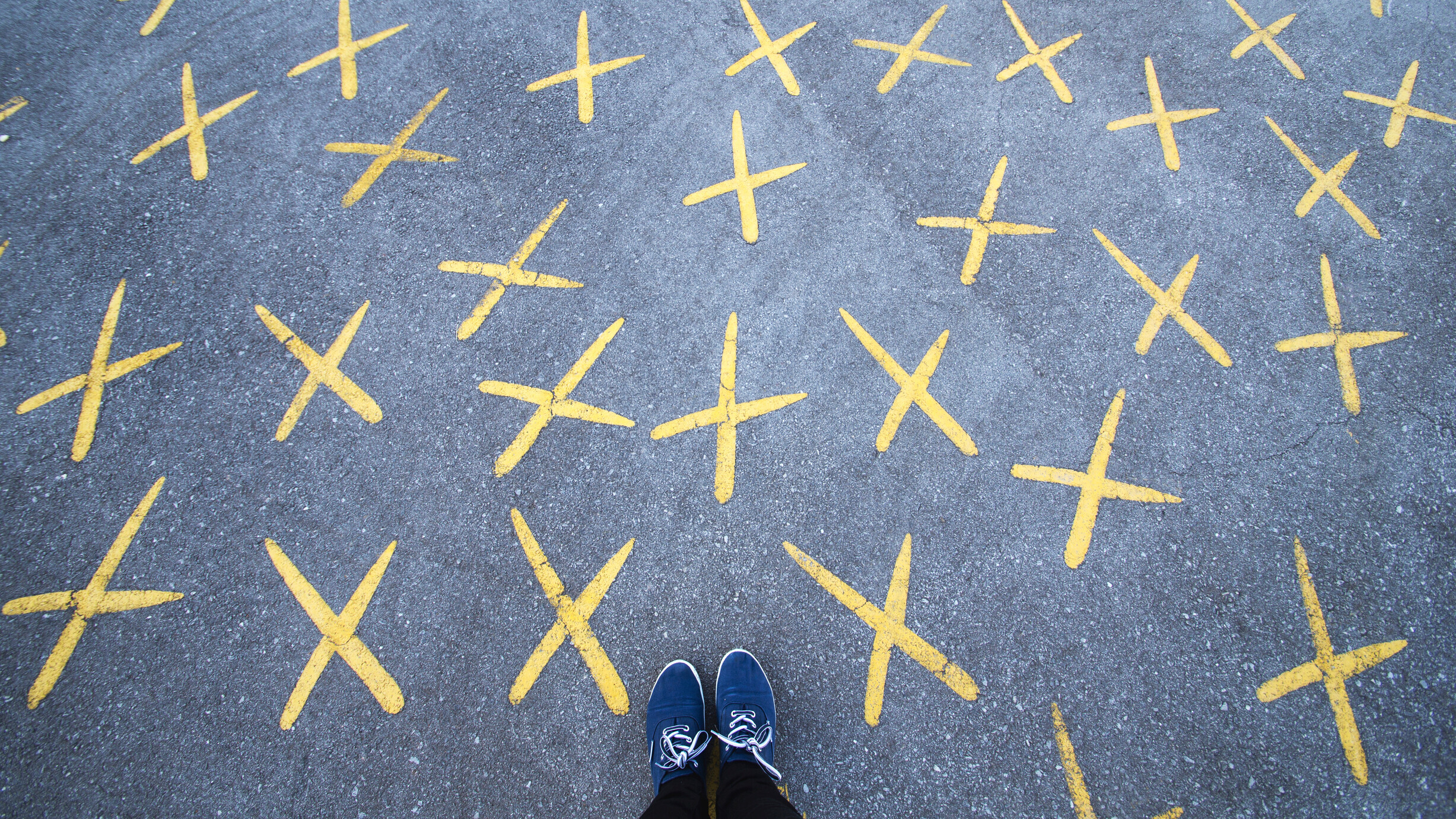 Kreuze machen und Füße