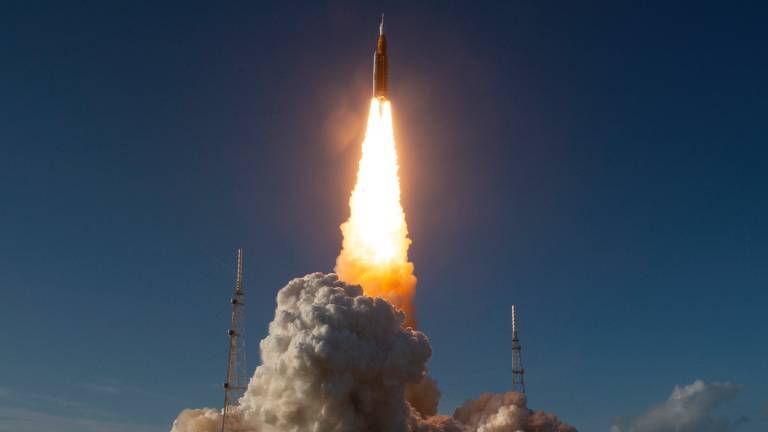 Die bemannte Mondmission Artemis II startet am 1. April 2026 von Startrampe 39B des Kennedy Space Center in Cape Canaveral, Florida.