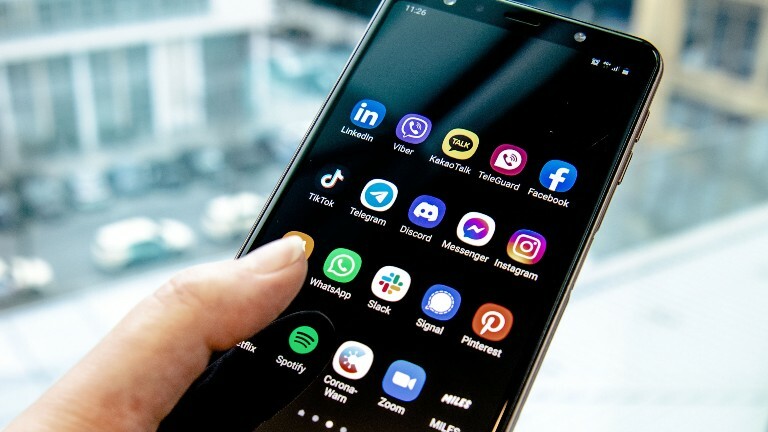 Display eines Handys mit Apps