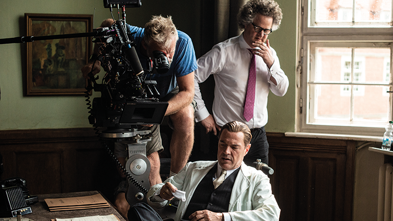 Setfoto des Filmsets von "Werk ohne Autor" mit Regisseur Florian Henckel von Donnersmarck und Darsteller Sebastian Koch