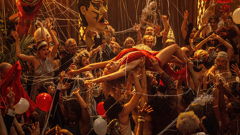 Massenszene aus dem Film  "Babylon - Rausch der Ekstase" von Damien Chazelle