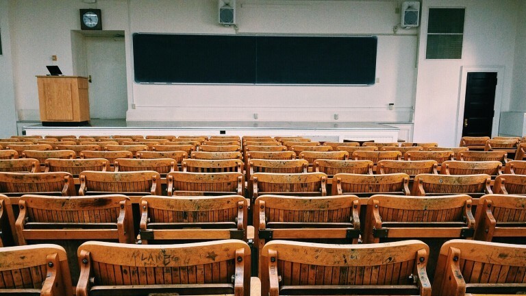 Uni: Präsenzlehre an Hochschulen ist trotz Corona erlaubt · Dlf Nova