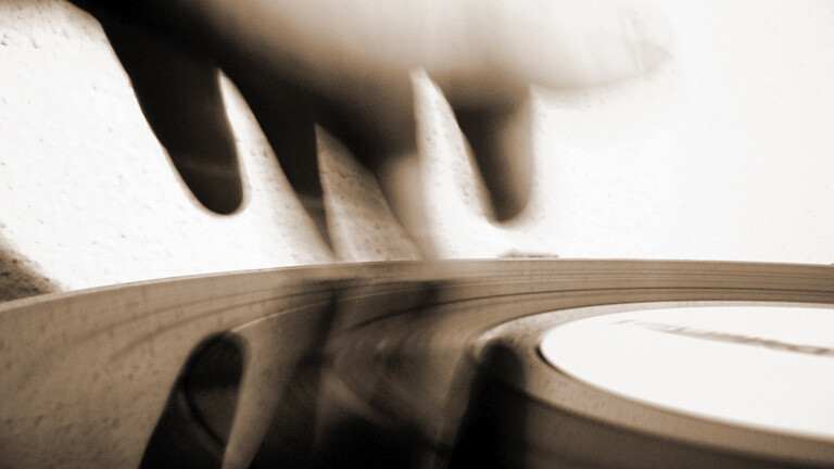 Tod: DJ Jason Leach presst Asche auf Vinyl · Dlf Nova