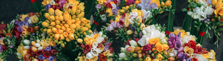 Blumenstrauß im Wasser.