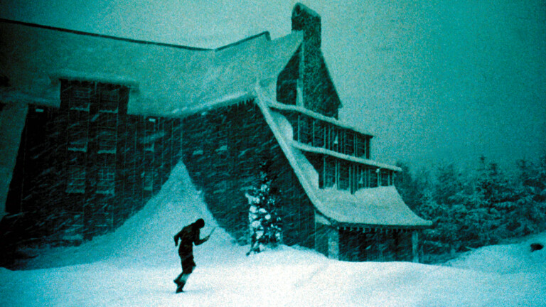 Dem Labyrinth entkommen und dem Ehemann: Shelley Duvall aka Wendy Torrance, Jacks Frau, auf dem Weg zurück. Mit Messer.