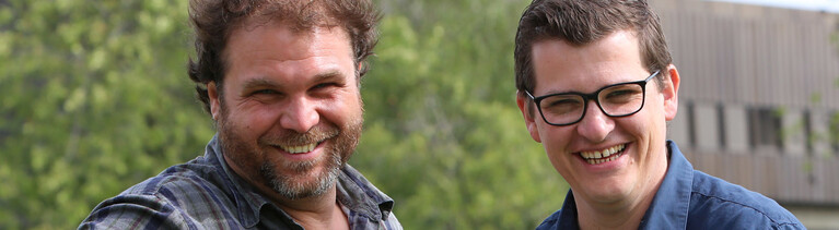 Radreporter Paulus Müller und Klaas Reese mit ihren Rädern