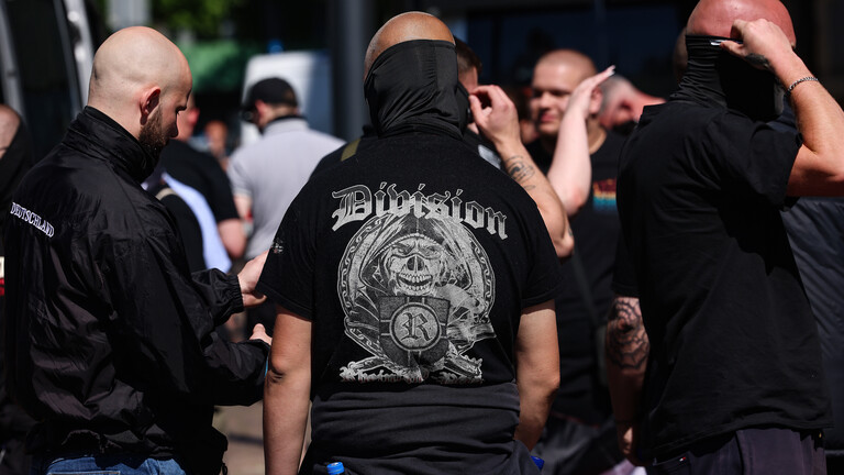 Neonazis auf einer Demonstration in Gelsenkirchen.